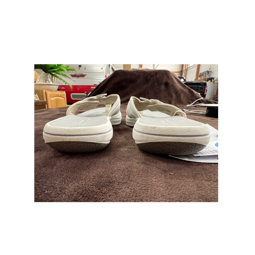 Clarks Women's White Floral Sandals size 6 - Picture 5 of 9